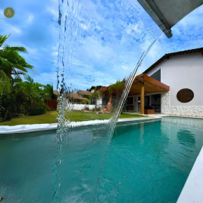 Casa Capri - 4 suítes 20 metros da praia